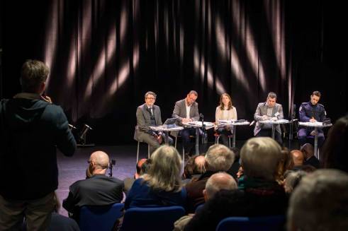 Les questions du public lors de la réunion publique sur la sécurité au Tonkin, à Villeurbanne